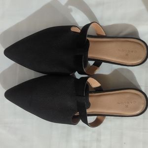 Caslon Black Mule